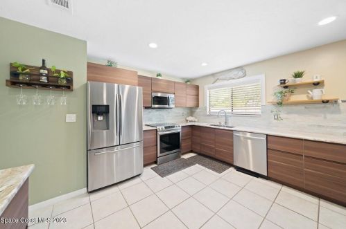 955 Schumann Dr, Sebastian FL  32958-5331 exterior