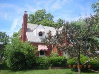 7204 Madison Ave, Hammond, IN 46324-1910