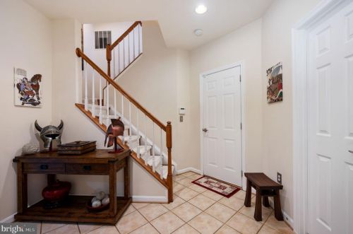 7226 Lyndam Hill Cir, Lorton VA  22079-4509 exterior