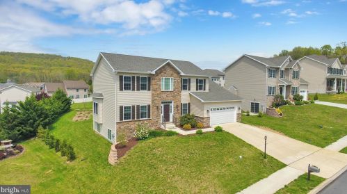 7 Dogwood Ter, Siddonsburg PA  17019-8733 exterior