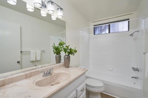 757 Rocking Horse Rd, Vista CA  92081-6740 exterior