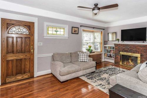 39 Beverly Ave, Floral Park NY  11001-3253 exterior