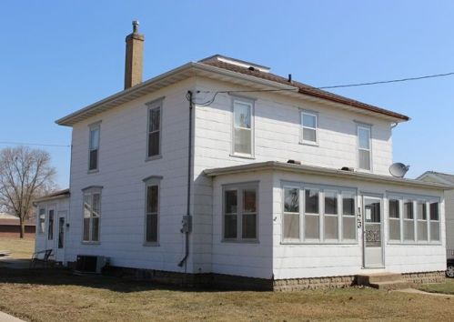 123 Stow St, Earlville, IA 52041-2558