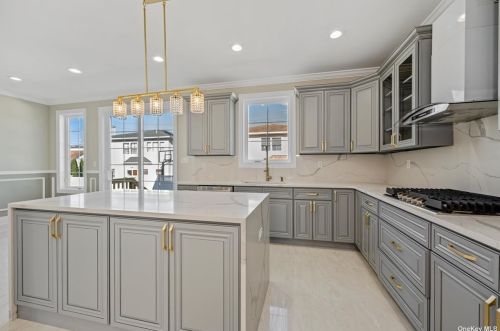 161 Lucille Ave, Floral Park NY  11003-2723 exterior