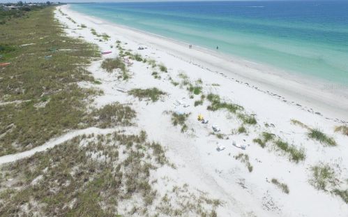 3201 Maritana Dr, Saint Petersburg FL  33706-4036 exterior