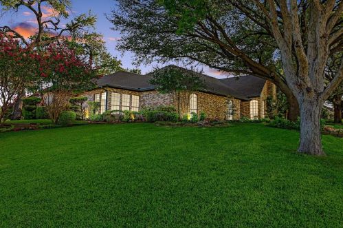 6332 Clear Ridge Dr, Dallas, TX 75248-1302