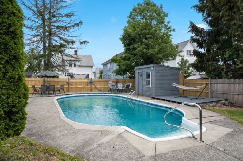 36 Lambert Ave, Chelsea MA  02150-1304 exterior