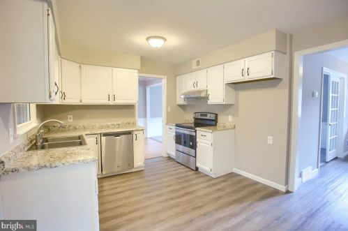 716 Russell Dr, Harrisburg, PA 17112-2733