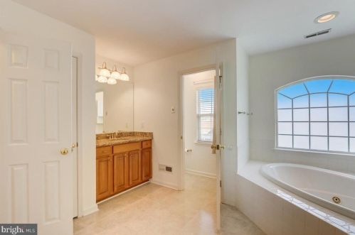 33 Mullen Dr, Erial NJ  08081-1300 exterior