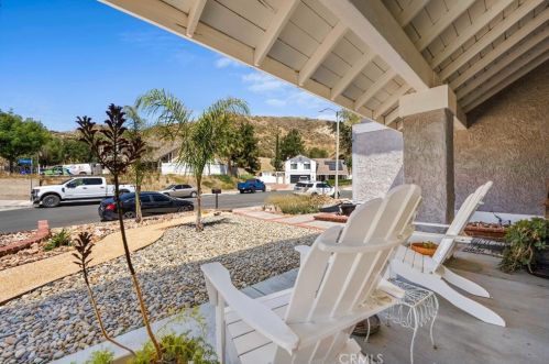 28604 Crown Ct, Santa Clarita, CA 91390-1229