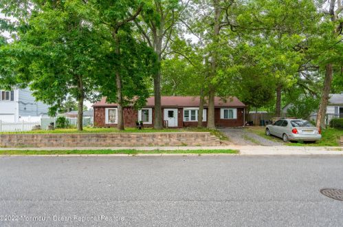 21 Pne Tree Dr, Berkeley Township NJ  08721-1711 exterior