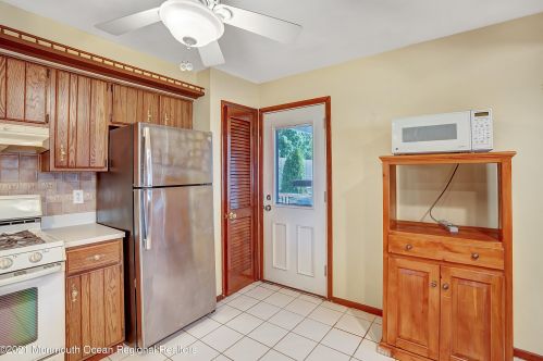 61 Venice Dr, Bricktown NJ  08723-6976 exterior