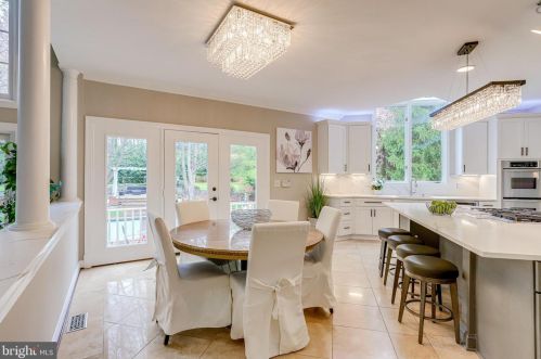 10108 Nedra Dr, Great Falls VA  22066-2835 exterior