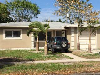 7297 Mcarthur Pkwy, Hollywood, FL 33024-7122
