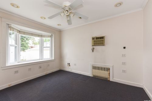 601 8th Ave, New Hyde Park NY  11040-5405 exterior