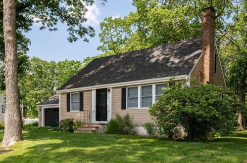 42 King Philip St, Weymouth, MA 02190-1116