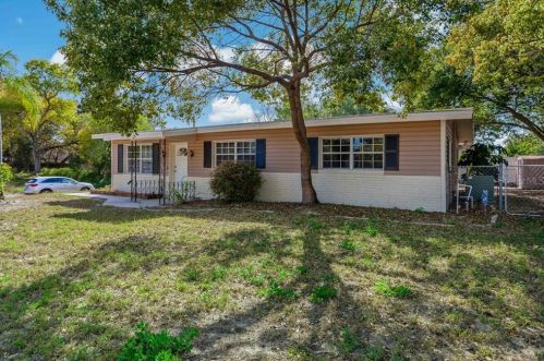 1002 Connecticut Rd, Tarpon Springs, FL 34689-2829