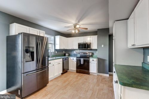 137 Apple Grove Ln, Littlestown PA  17340-1159 exterior