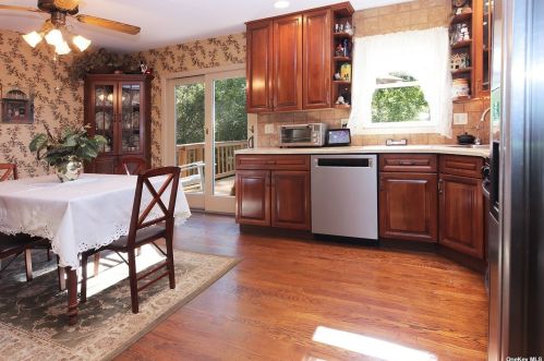 107 Scudder Pl, Northport NY  11768-3027 exterior