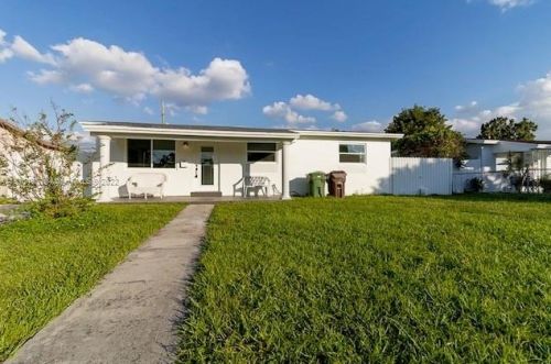 3449 14th Ct, Hialeah, FL 33012-4713