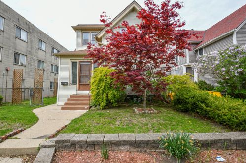 2565 Oakland Ave, Milwaukee WI 53211-3931 exterior