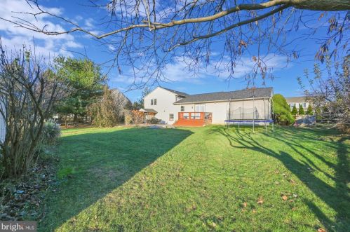 60 Aspen Dr, Mount Joy PA  17552-9512 exterior