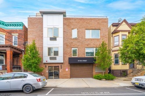 411 6th St, Union City NJ  07087-4021 exterior