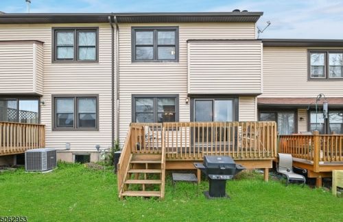 69 Chelsea Cir, Flemington NJ  08822-1807 exterior