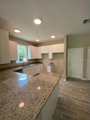 1945 9th Ave, Deland, FL 32724-3137