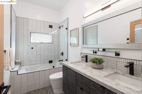 721 44th St, Oakland CA 94608-3404 exterior