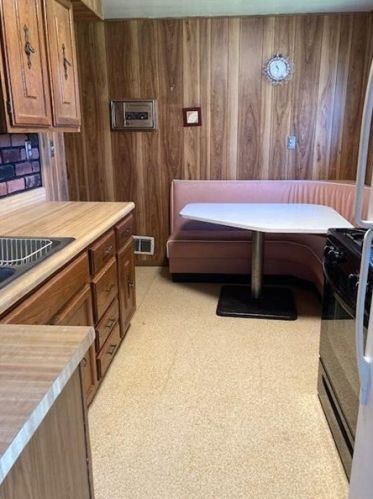 7086 Beverly Rd, Finleyville, PA 15332-1035