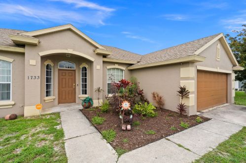 1733 Mariana Rd, Fort Pierce, FL 34952-7144