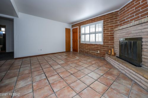 4725 Geronimo Ave, Tucson, AZ 85704-5716