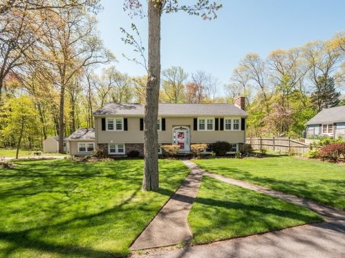 70 Stevens Dr, Holbrook, MA 02343-1239