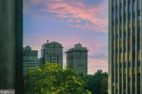 130 18th St, Philadelphia PA  19103-4923 exterior