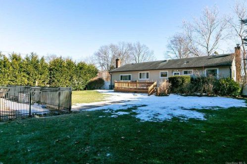 46 Eastover Dr, Elwood NY  11731-4331 exterior