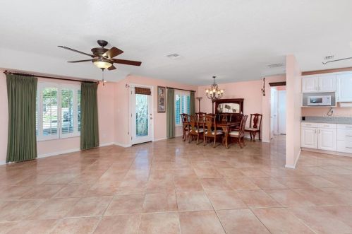 6820 Onyx Dr, Saint Petersburg, FL 33702-6556