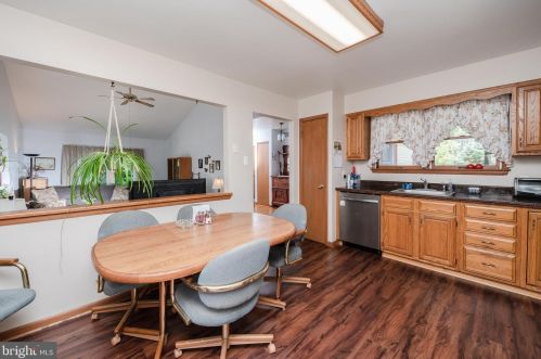 6 Pendleton Dr, Berlin Boro NJ  08009-9672 exterior