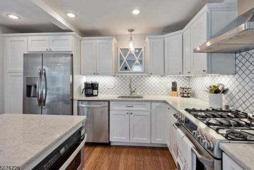 845 Vosseller Ave, Martinsville NJ  08836-2387 exterior