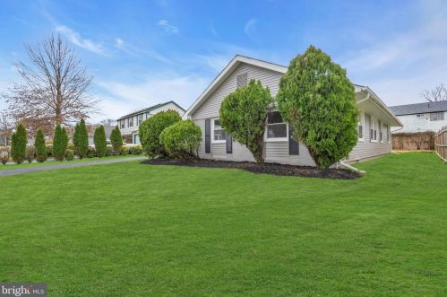 38 Parish Ln, Willingboro NJ  08046-2708 exterior