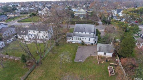 83 Thompson Ave, Babylon NY  11702-3404 exterior