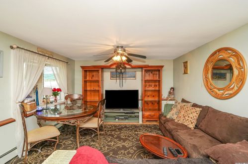 21 Manchester Dr, Bethpage NY  11714-3203 exterior