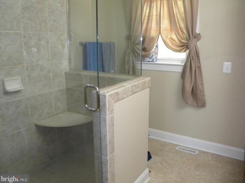 16461 Richmond Tpke, Bowling Green VA  22427-2207 exterior