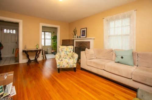 34 Cloverhill Pl, Montclair, NJ 07042-4834