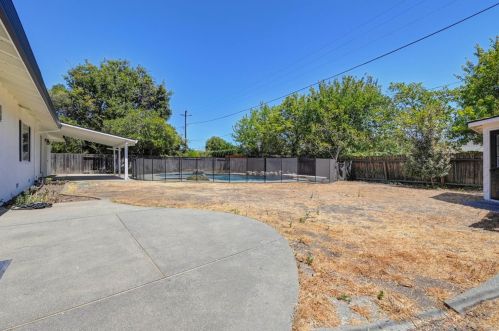 855 B St, Liberty Farms CA  95620-3311 exterior