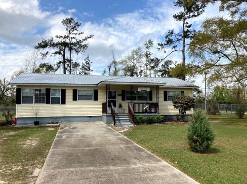 2935 Hall St, Marianna, FL 32448-7704