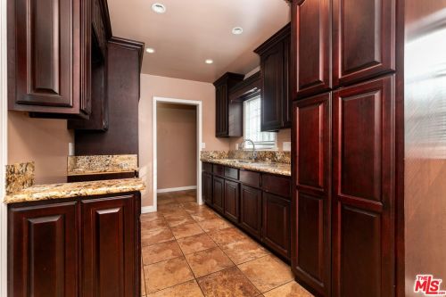 16712 Pannes Ave, Compton CA  90221-5147 exterior