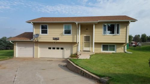710 Schueman Ct, Oakland, IA 51560-4142