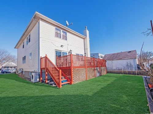 9 Old Broadway, New Hyde Park NY  11040-5012 exterior