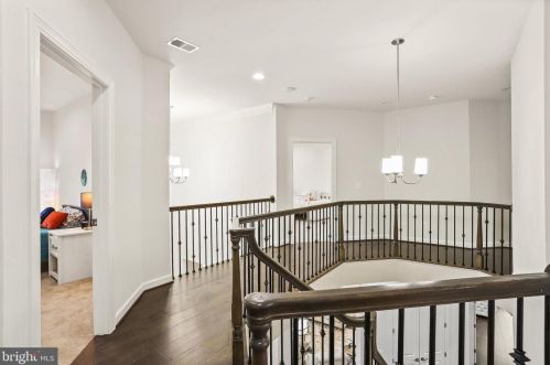 10244 Forest Lake Dr, Great Falls VA  22066-3609 exterior